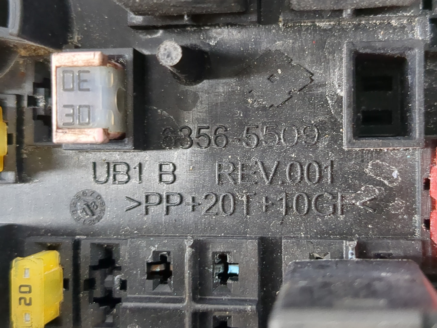 2018 Chrysler Pacifica Fusebox Fuse Box Panel Relay Module P/N:6356-5500 Fits OEM Used Auto Parts - Oemusedautoparts1.com