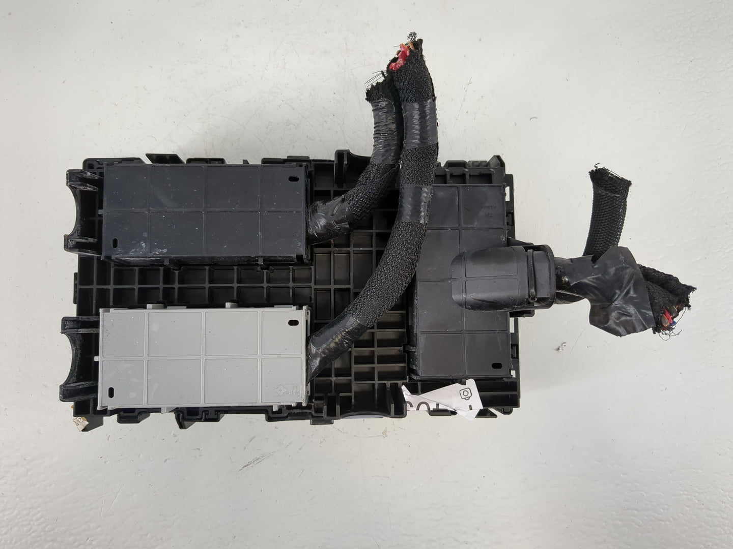 2018 Chrysler Pacifica Fusebox Fuse Box Panel Relay Module P/N:6356-5500 Fits OEM Used Auto Parts - Oemusedautoparts1.com