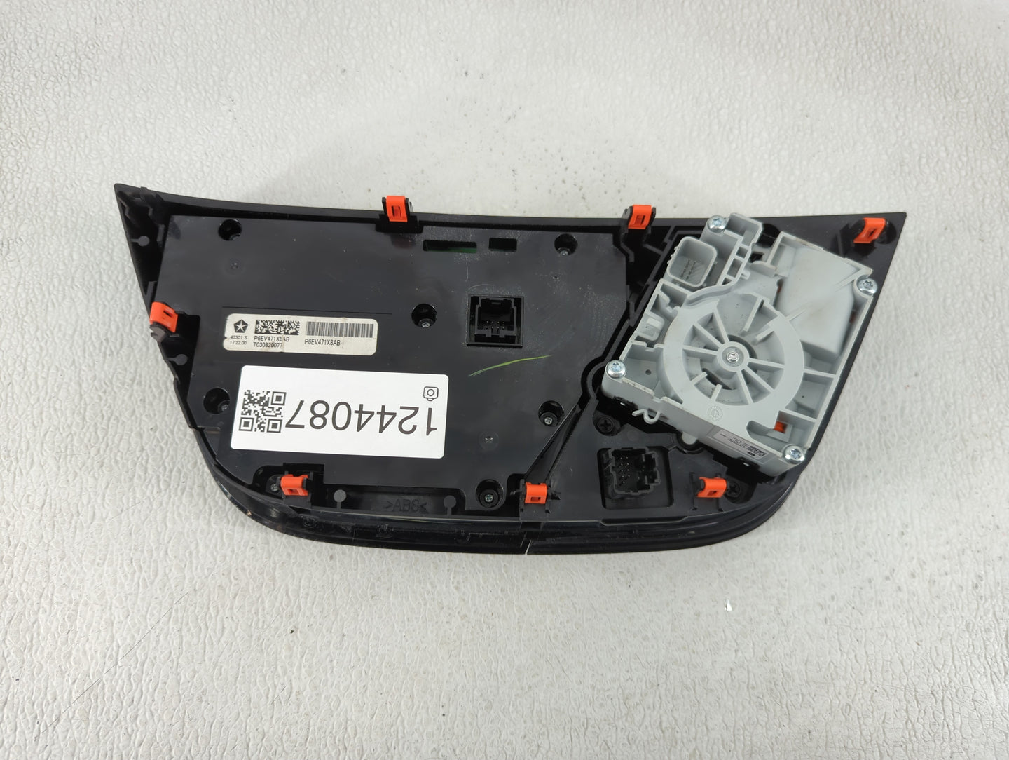 2018-2020 Chrysler Pacifica Climate Control Module Temperature AC/Heater Replacement P/N:P6EV471X8AB Fits Fits 2018 2019 202
