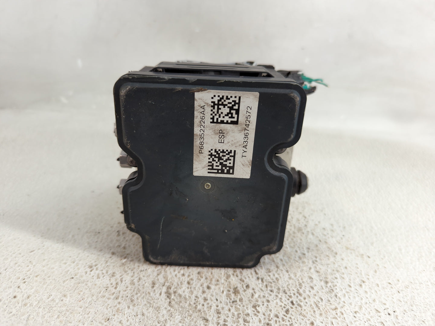 2017-2018 Chrysler Pacifica ABS Pump Control Module Replacement P/N:P68352226AA Fits Fits 2017 2018 OEM Used Auto Parts - Oe