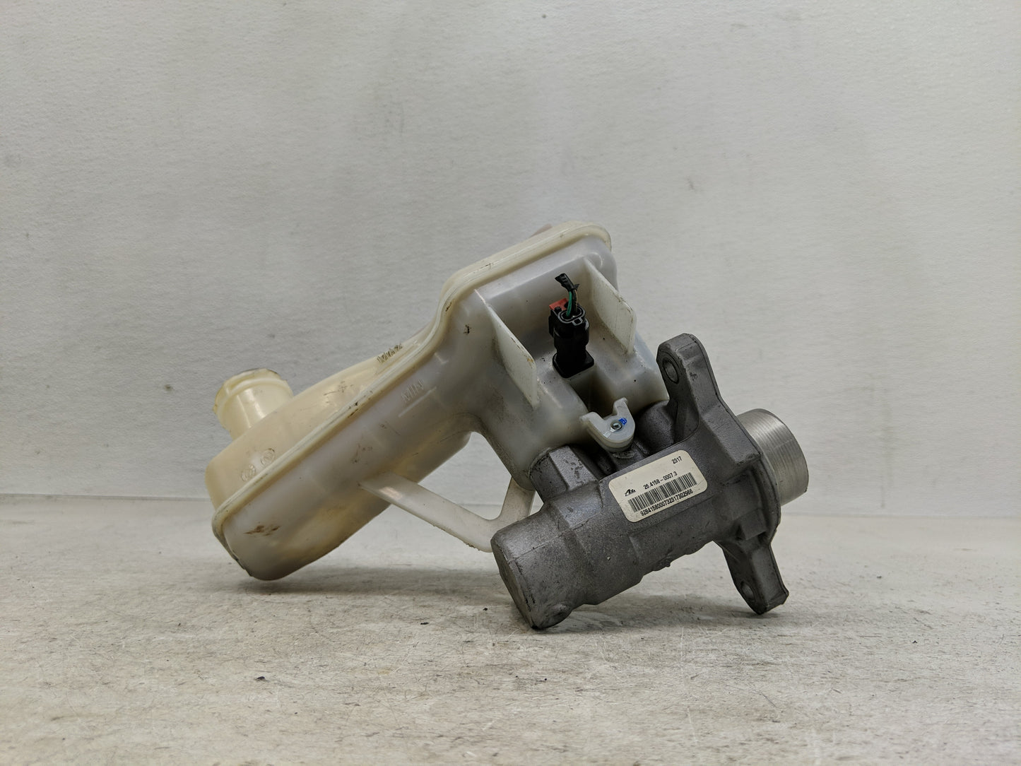2017-2022 Chrysler Pacifica Brake Master Cylinder - Oemusedautoparts1.com