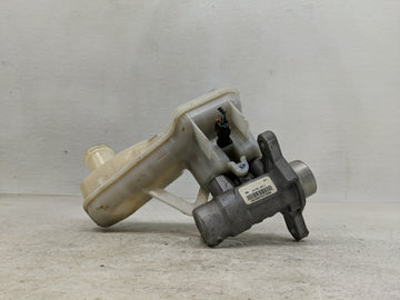 2017-2022 Chrysler Pacifica Brake Master Cylinder - Oemusedautoparts1.com