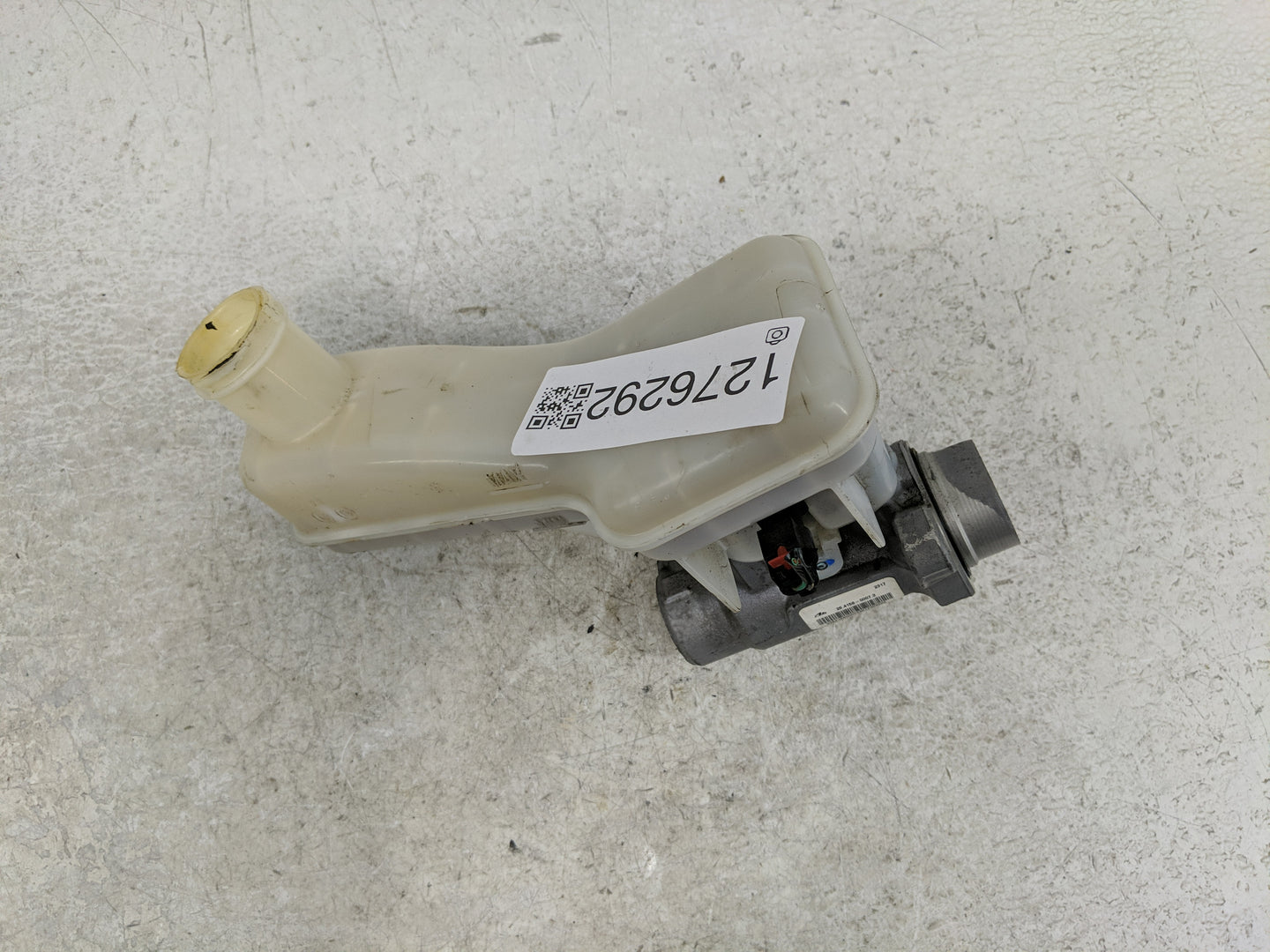 2017-2022 Chrysler Pacifica Brake Master Cylinder - Oemusedautoparts1.com