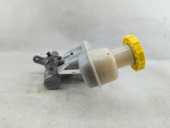 compare product 2017-2022 Chrysler Pacifica Brake Master Cylinder 1276324