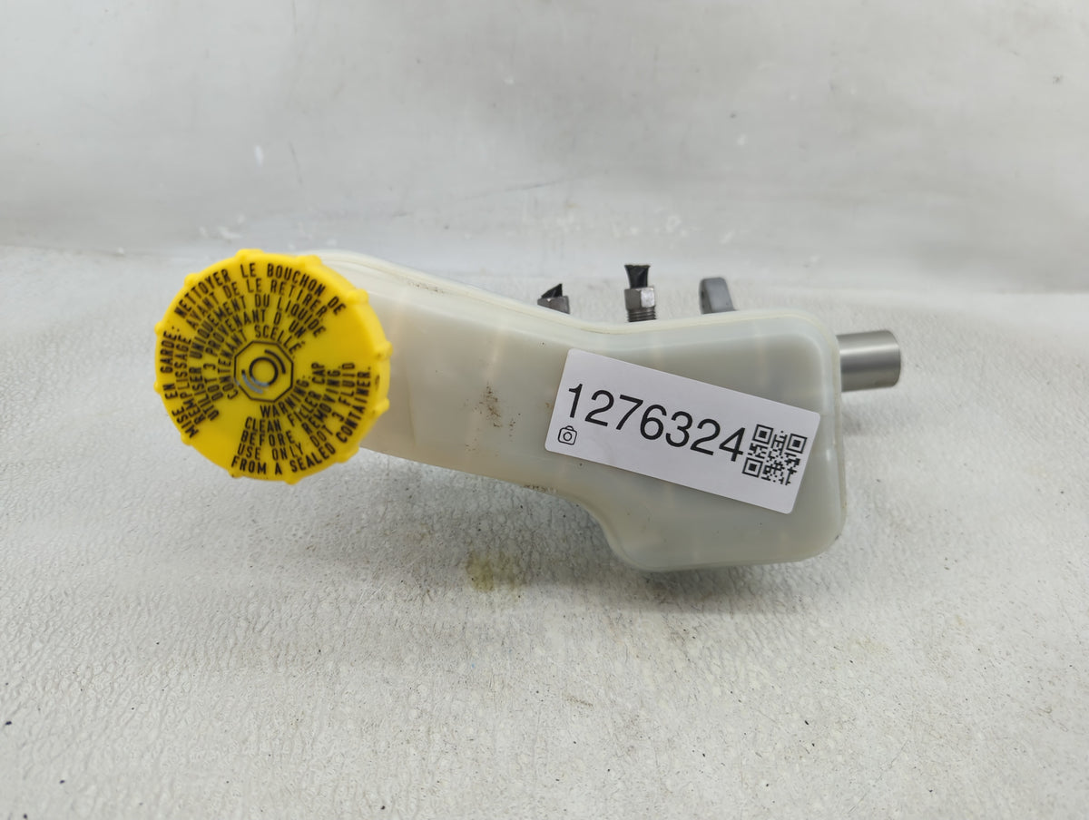 2017-2022 Chrysler Pacifica Brake Master Cylinder 1276324 - Oemusedautoparts1.com