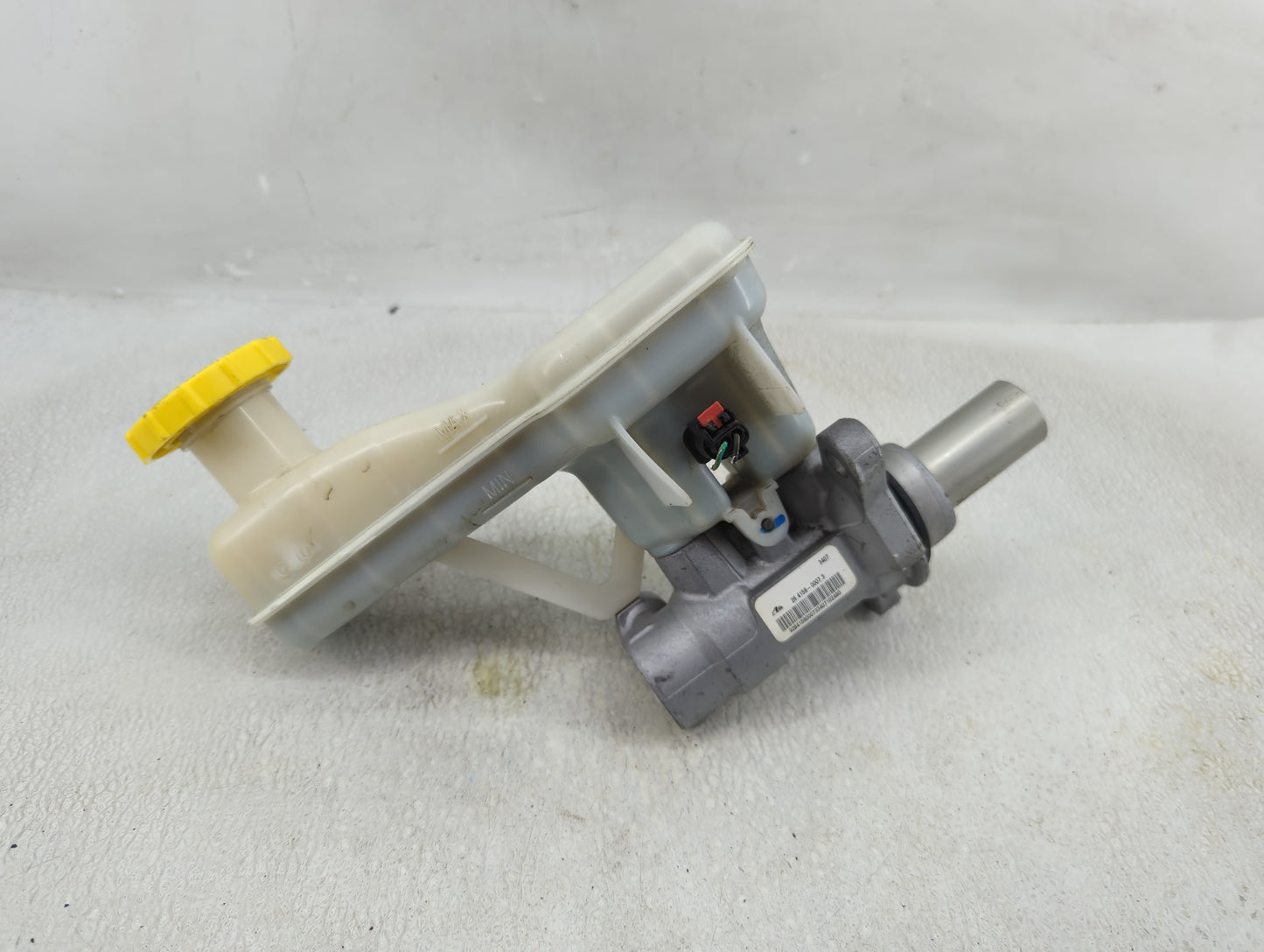 2017-2022 Chrysler Pacifica Brake Master Cylinder 1276324 - Oemusedautoparts1.com