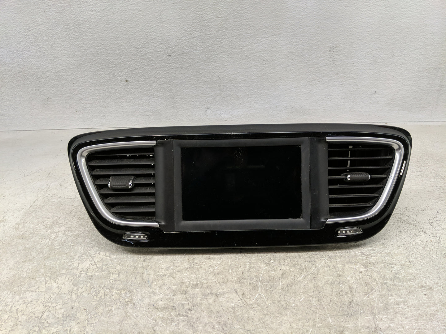 2018 Chrysler Pacifica Radio AM FM Cd Player Receiver Replacement Fits OEM Used Auto Parts - Oemusedautoparts1.com