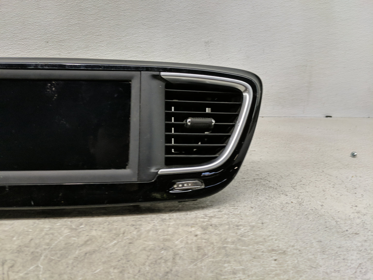 2018 Chrysler Pacifica Radio AM FM Cd Player Receiver Replacement Fits OEM Used Auto Parts - Oemusedautoparts1.com