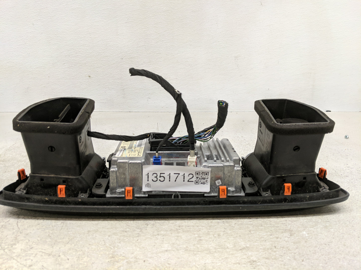 2018 Chrysler Pacifica Radio AM FM Cd Player Receiver Replacement Fits OEM Used Auto Parts - Oemusedautoparts1.com