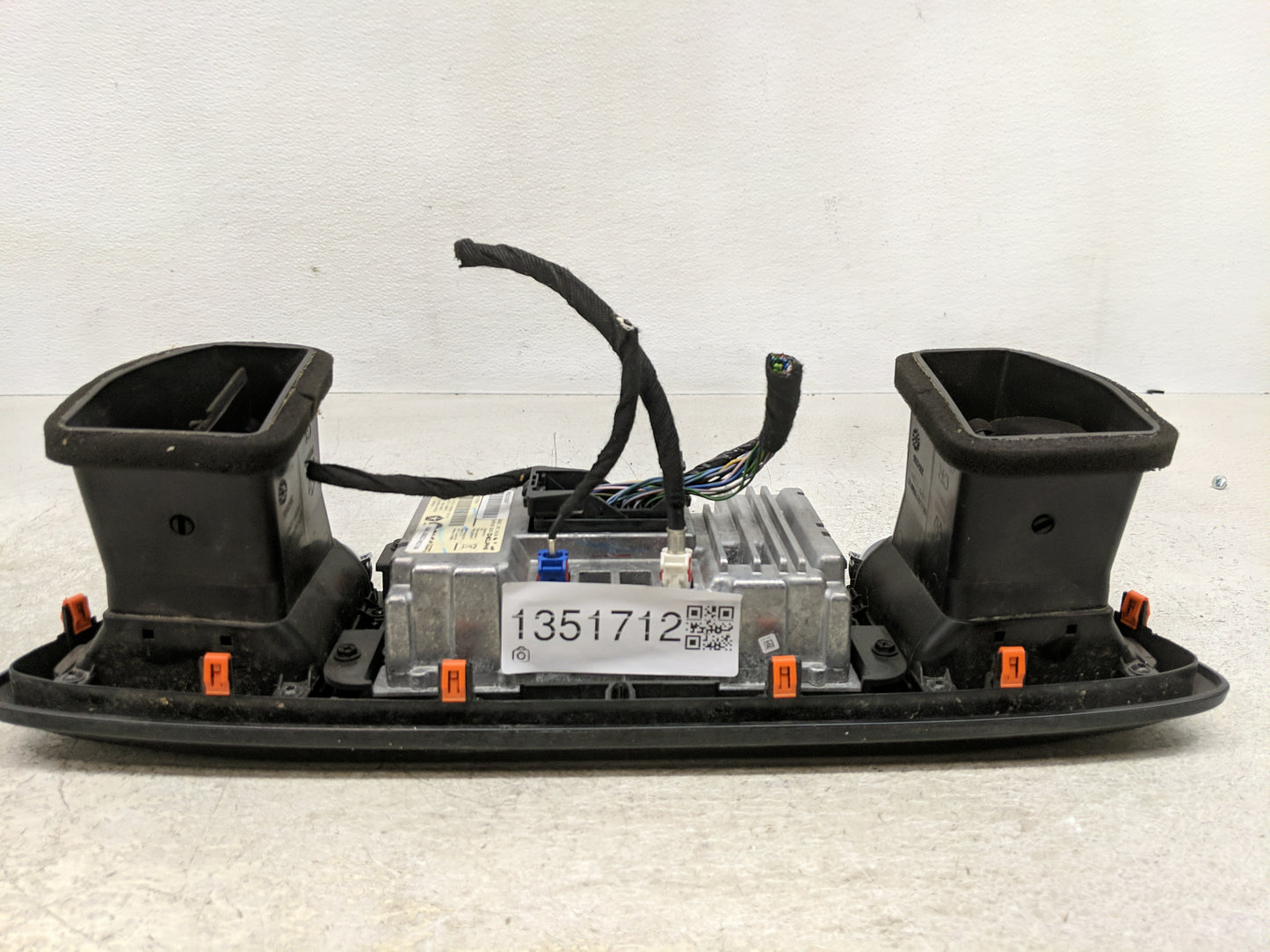 2018 Chrysler Pacifica Radio AM FM Cd Player Receiver Replacement Fits OEM Used Auto Parts - Oemusedautoparts1.com