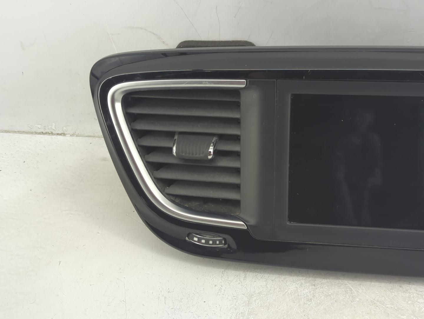 2018-2022 Chrysler Pacifica Information Display Screen - Oemusedautoparts1.com