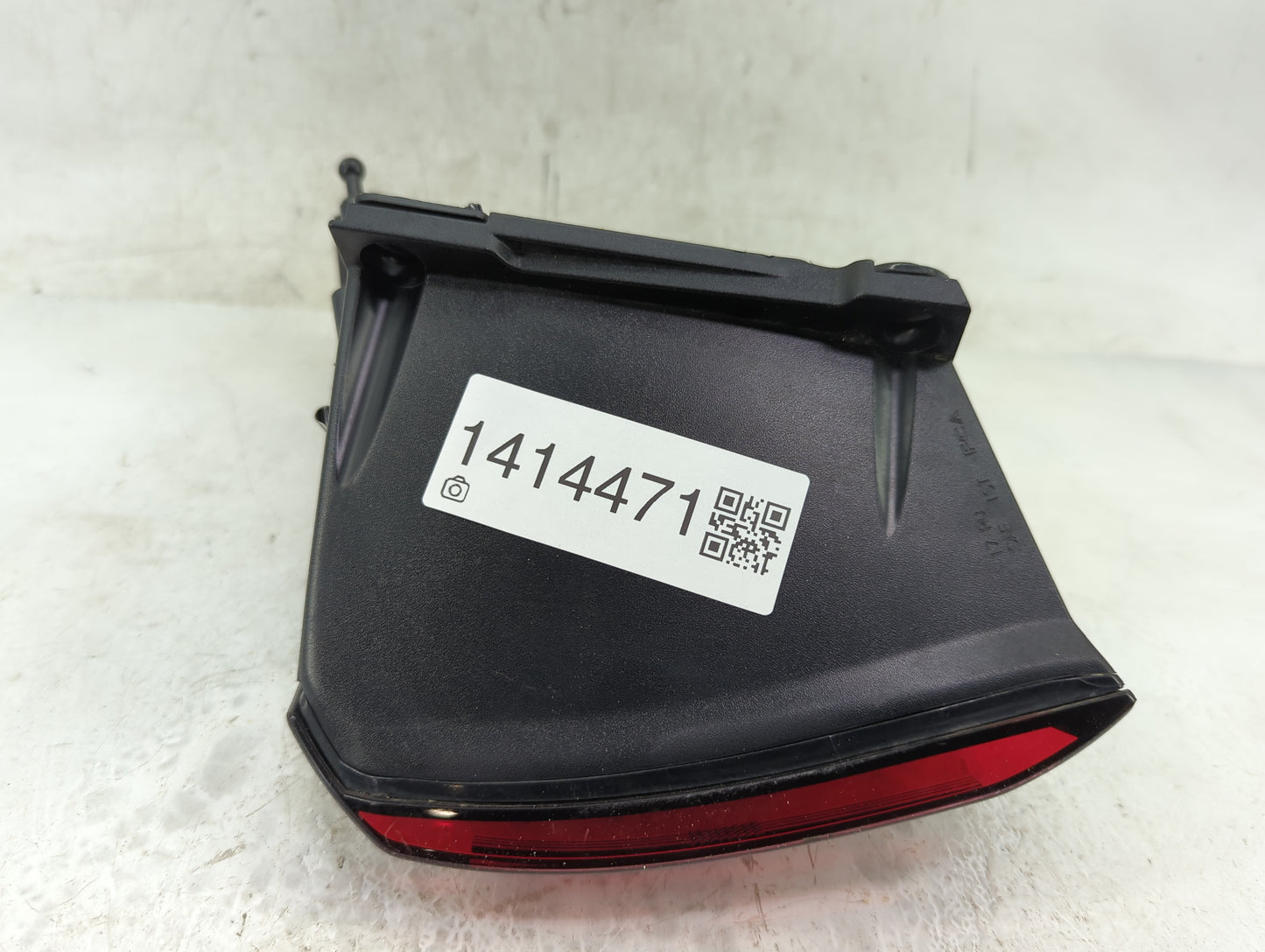 2017-2020 Chrysler Pacifica Tail Light Assembly Driver Left OEM P/N:68229027AE Fits Fits 2017 2018 2019 2020 OEM Used Auto P