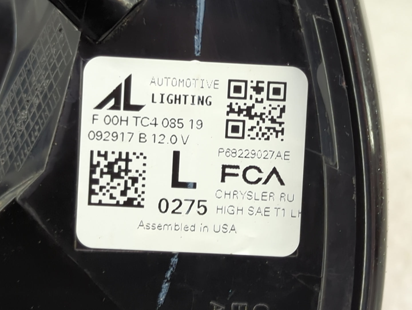 2017-2020 Chrysler Pacifica Tail Light Assembly Driver Left OEM P/N:68229027AE Fits Fits 2017 2018 2019 2020 OEM Used Auto P