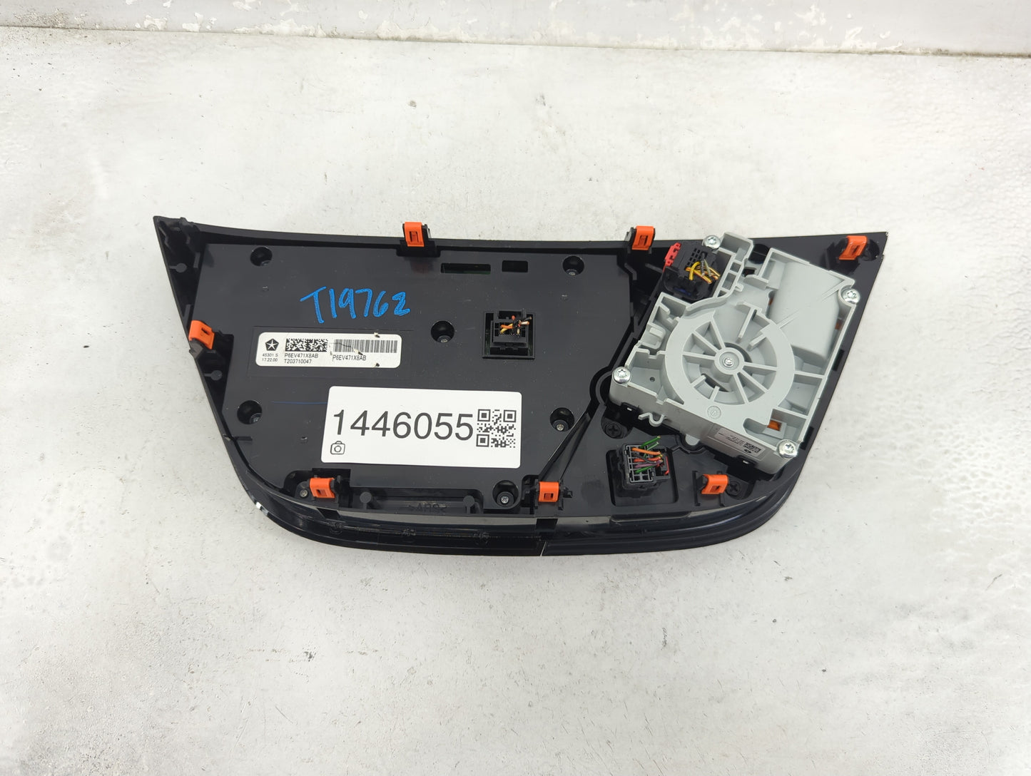 2017 Chrysler Pacifica Climate Control Module Temperature AC/Heater Replacement P/N:P6EV471X8AB Fits OEM Used Auto Parts - O