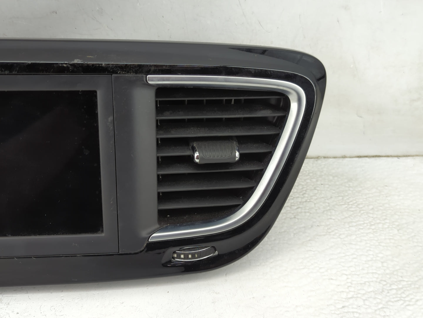 2018 Chrysler Pacifica Information Display Screen Black - Oemusedautoparts1.com
