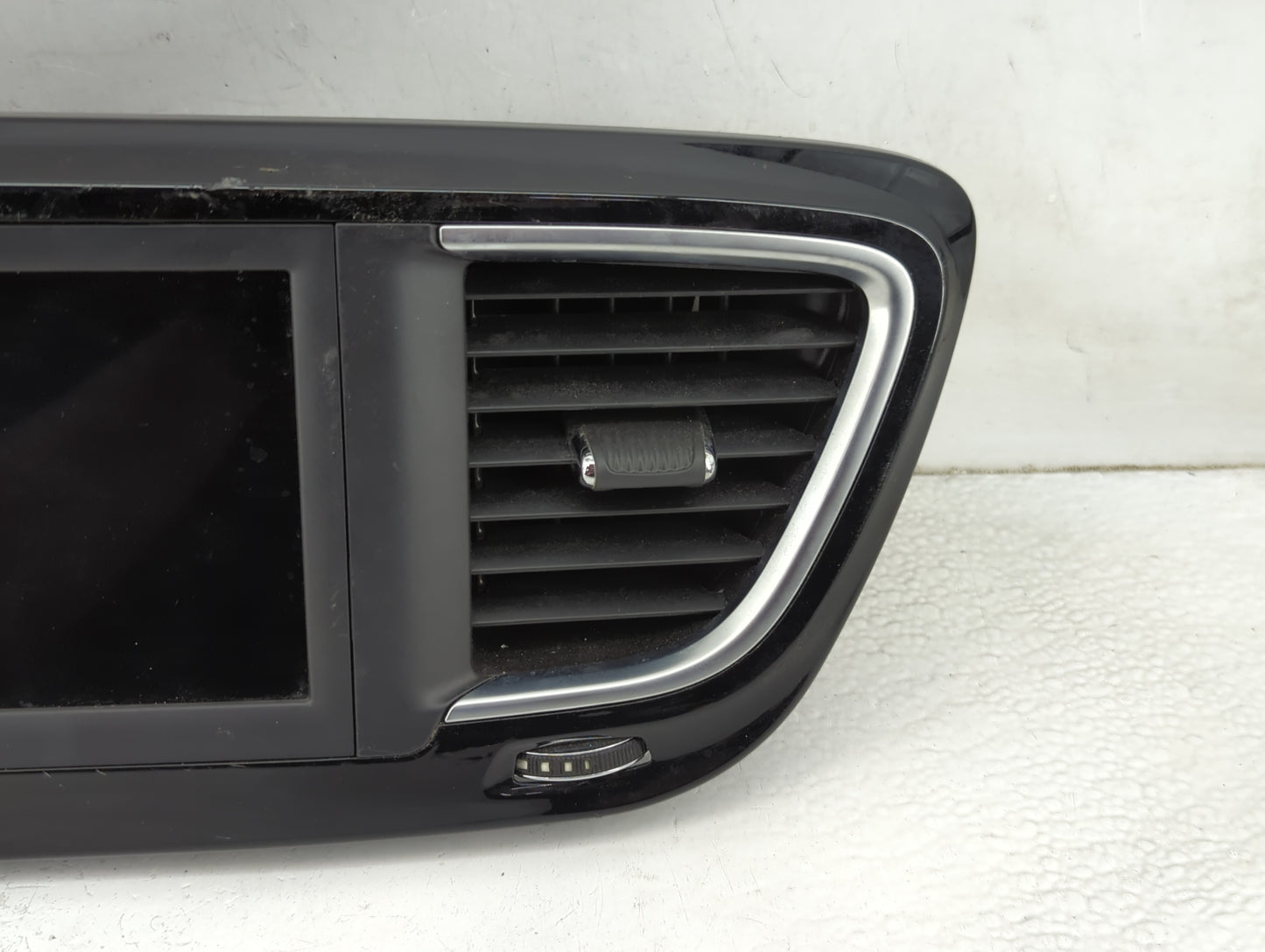 2018 Chrysler Pacifica Information Display Screen Black - Oemusedautoparts1.com