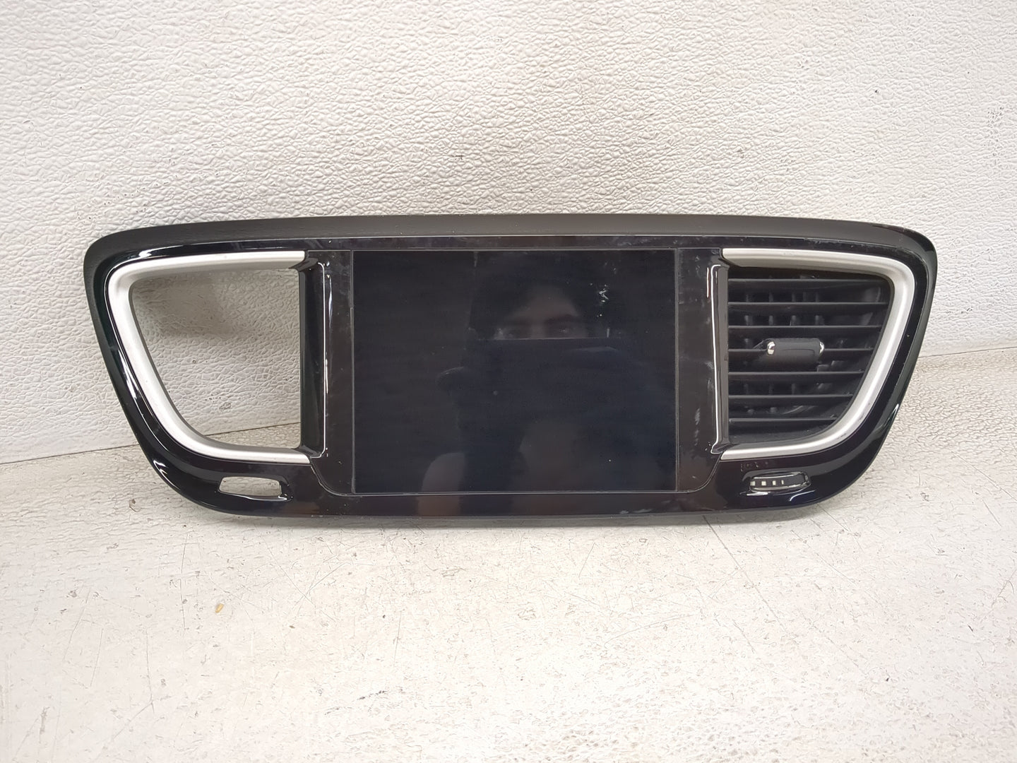 2018-2020 Chrysler Pacifica Information Display Screen - Oemusedautoparts1.com
