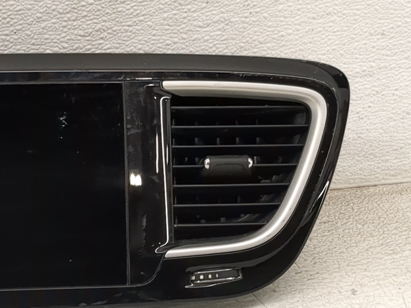 2018-2020 Chrysler Pacifica Information Display Screen - Oemusedautoparts1.com