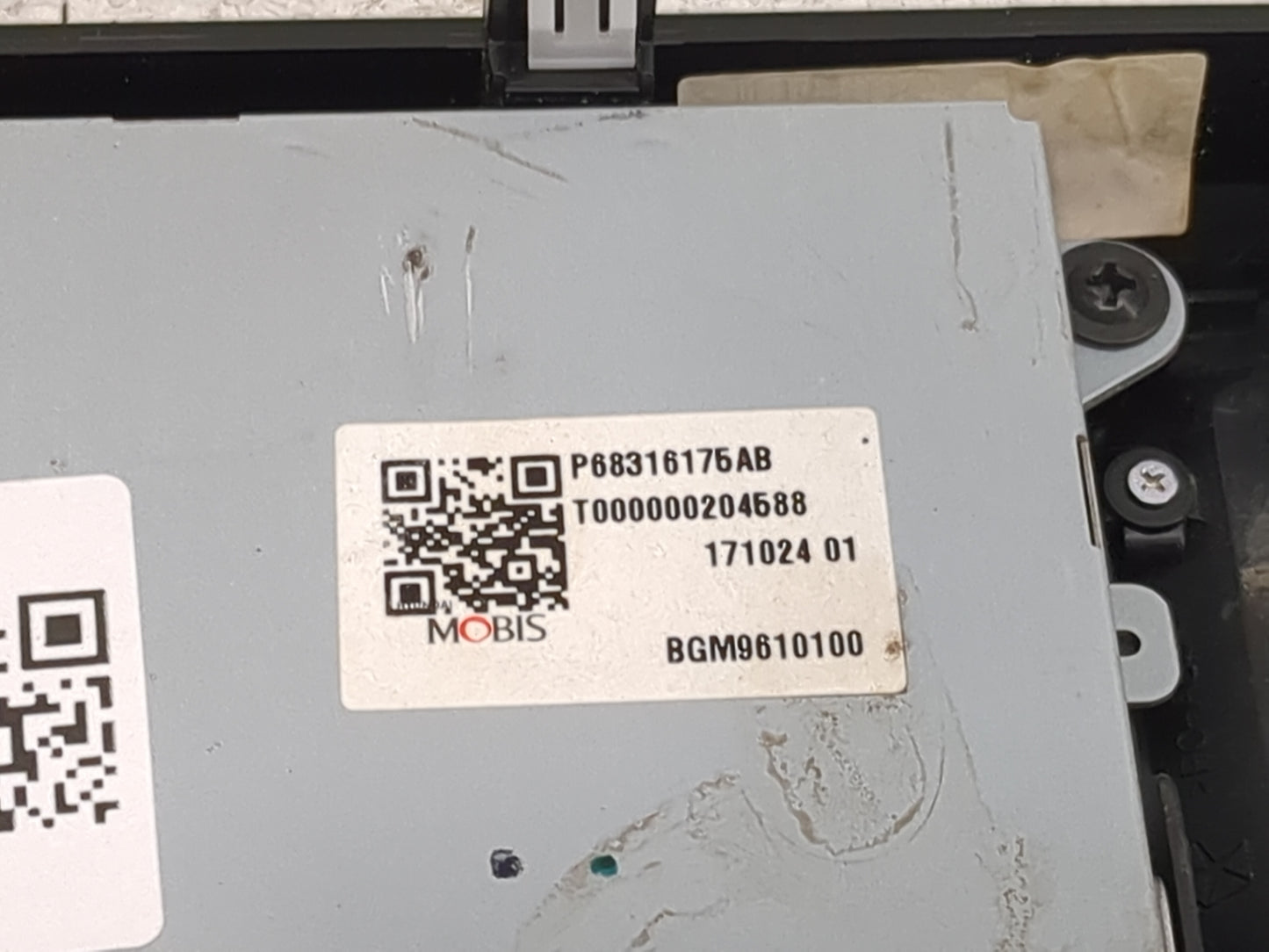 2018-2020 Chrysler Pacifica Information Display Screen - Oemusedautoparts1.com