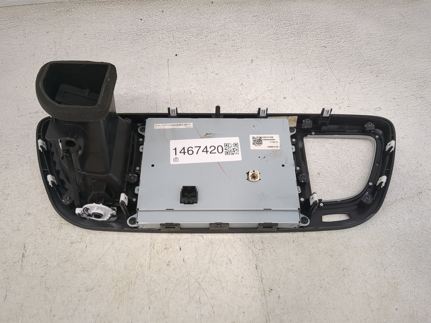 2018-2020 Chrysler Pacifica Information Display Screen - Oemusedautoparts1.com