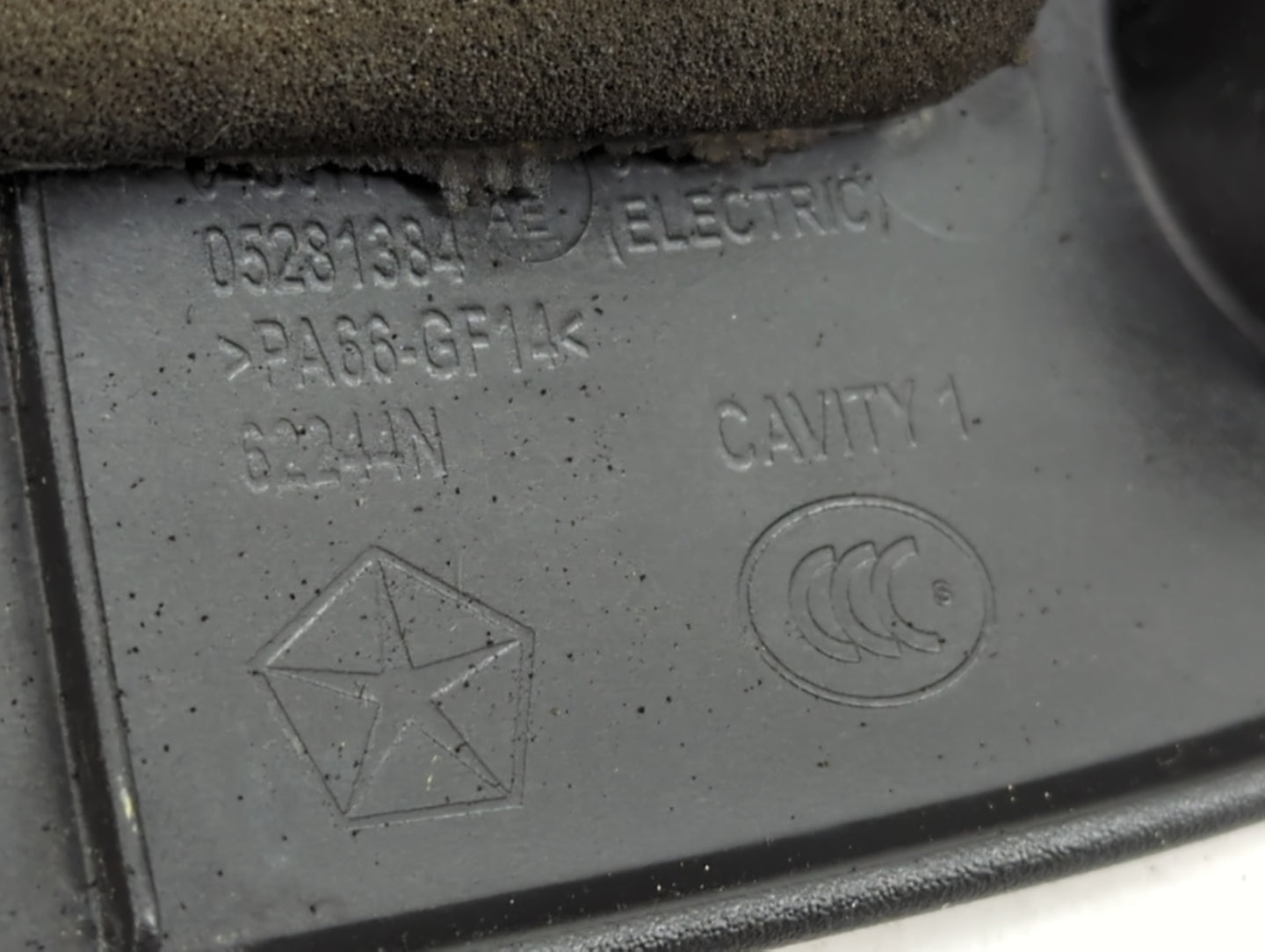 2018 Chrysler Pacifica Engine Cover Black - Oemusedautoparts1.com