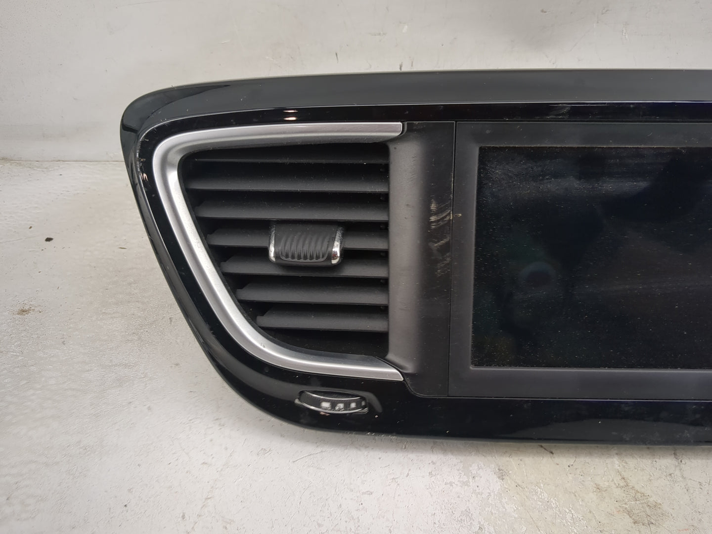 2018 Chrysler Pacifica Information Display Screen 1469849 - Oemusedautoparts1.com
