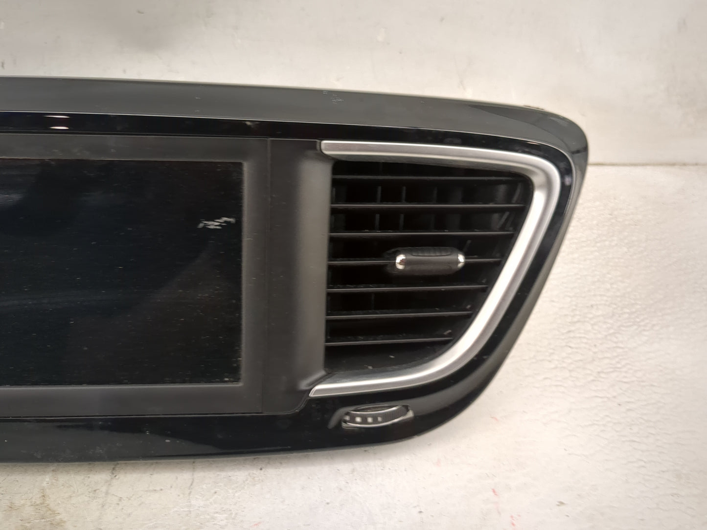 2018 Chrysler Pacifica Information Display Screen 1469849 - Oemusedautoparts1.com