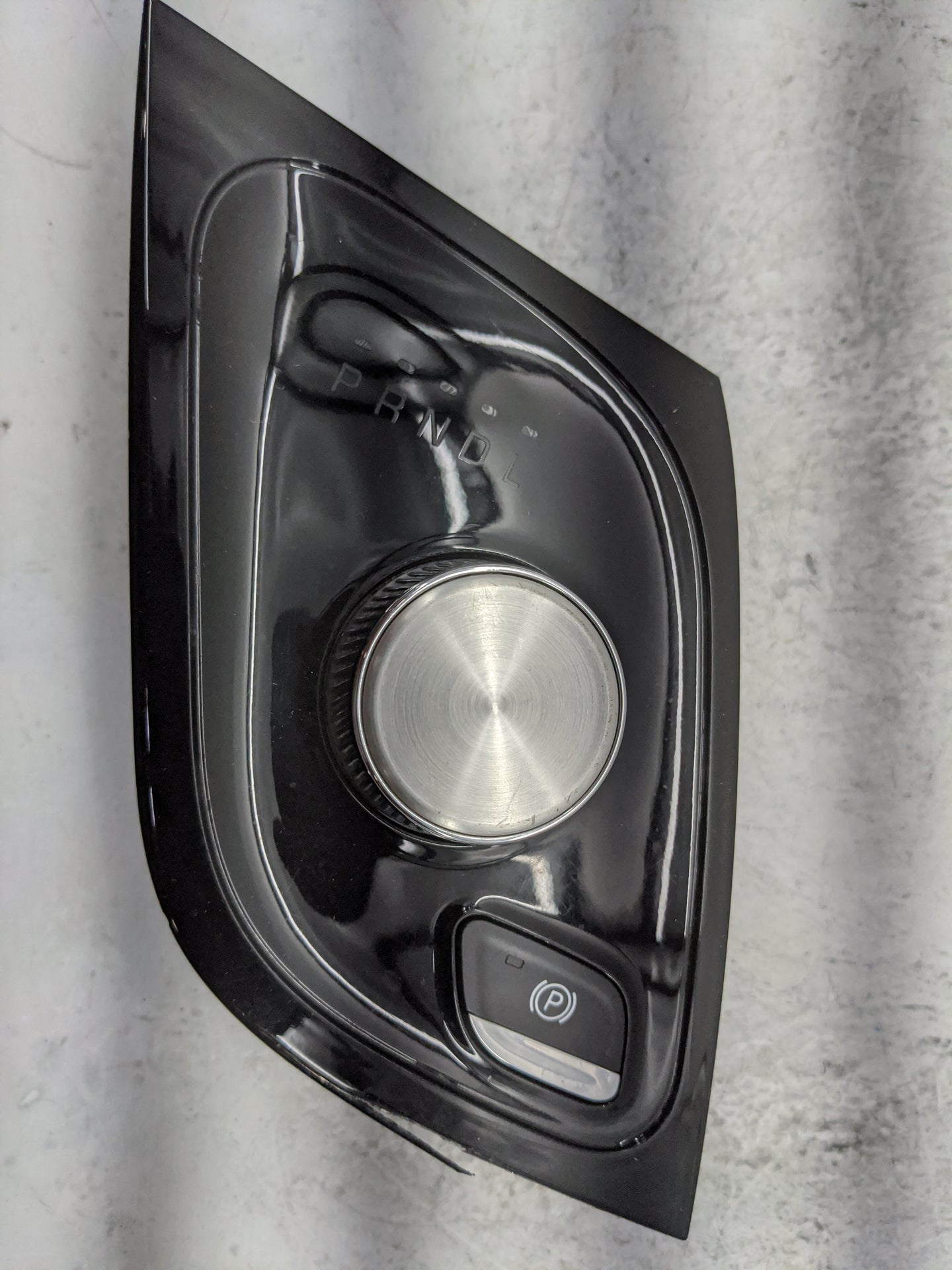 2018 Chrysler Pacifica Floor Console Assembly Shifter Black - Oemusedautoparts1.com