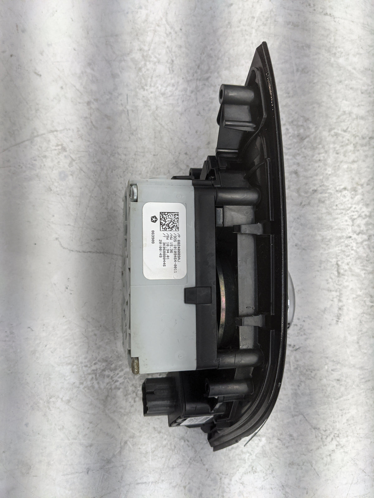 2018 Chrysler Pacifica Floor Console Assembly Shifter Black - Oemusedautoparts1.com
