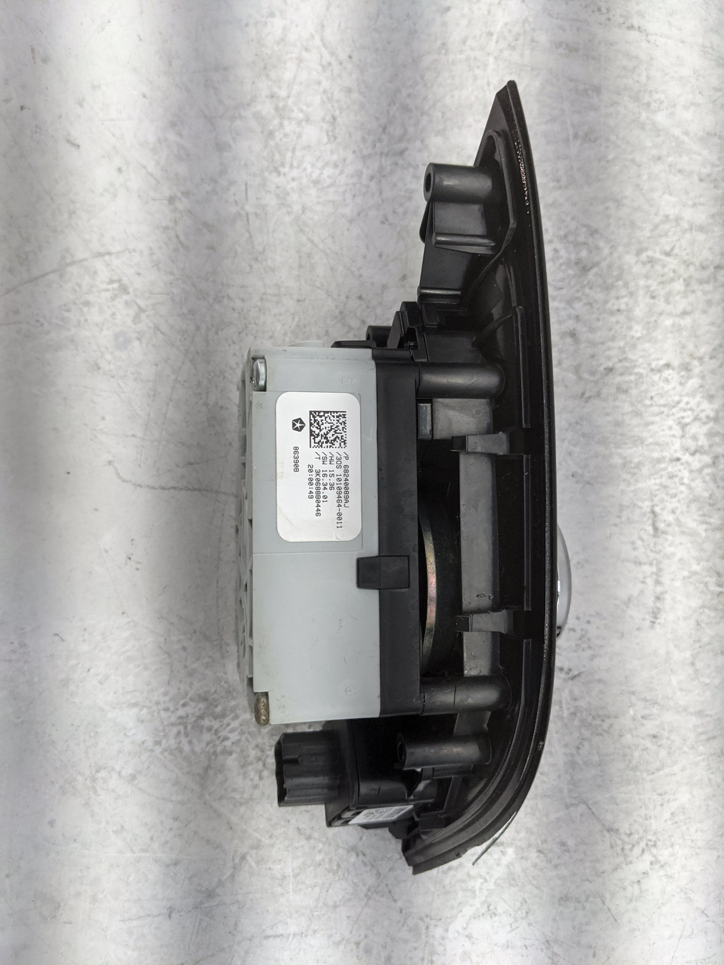2018 Chrysler Pacifica Floor Console Assembly Shifter Black - Oemusedautoparts1.com