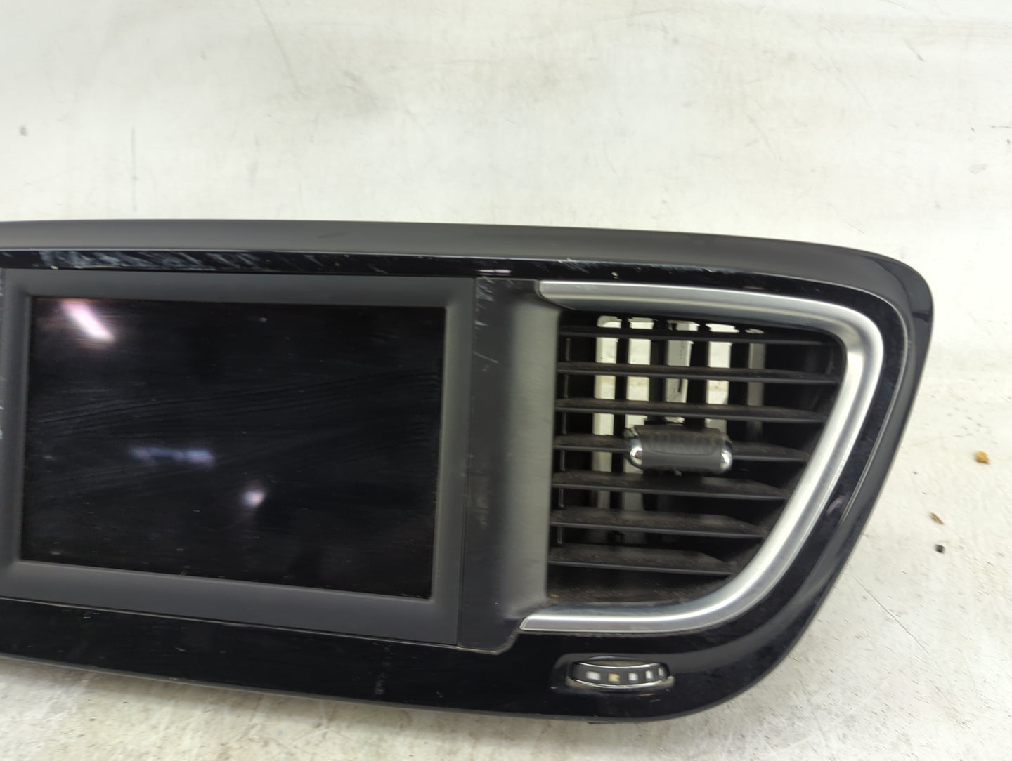 2018 Chrysler Pacifica Radio AM FM Cd Player Receiver Replacement P/N:P68331626AE VP2.7 RU NA SXM Fits OEM Used Auto Parts -