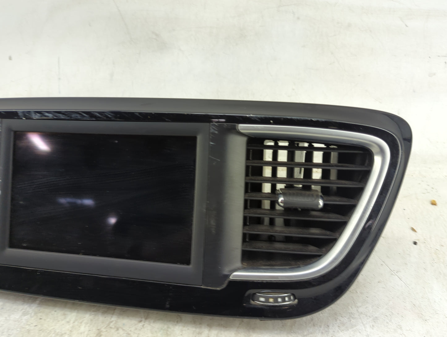 2018 Chrysler Pacifica Radio AM FM Cd Player Receiver Replacement P/N:P68331626AE VP2.7 RU NA SXM Fits OEM Used Auto Parts -