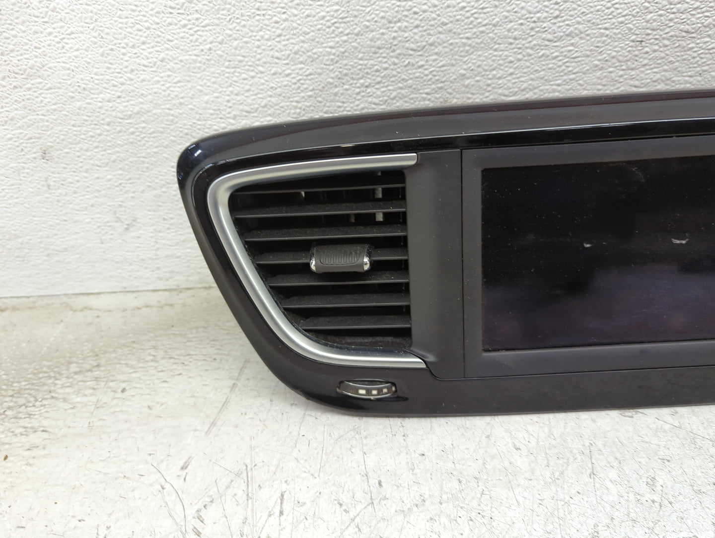 2018-2018 Chrysler Pacifica Information Display Screen - Oemusedautoparts1.com