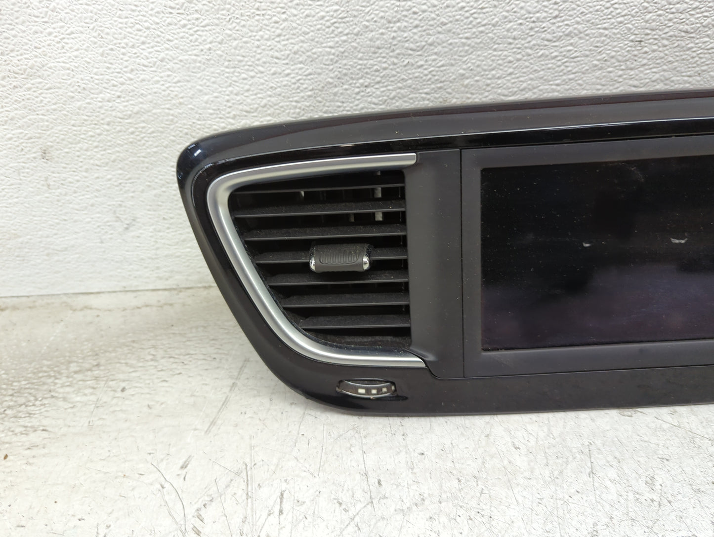 2018-2018 Chrysler Pacifica Information Display Screen - Oemusedautoparts1.com