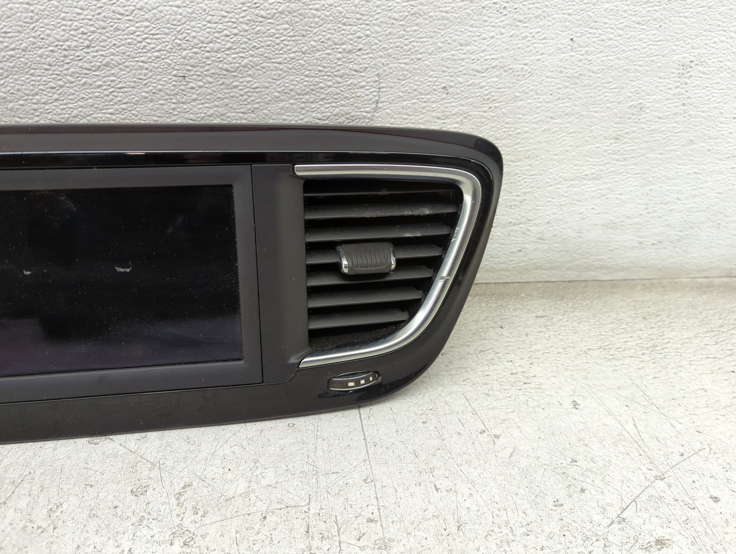 2018-2018 Chrysler Pacifica Information Display Screen - Oemusedautoparts1.com