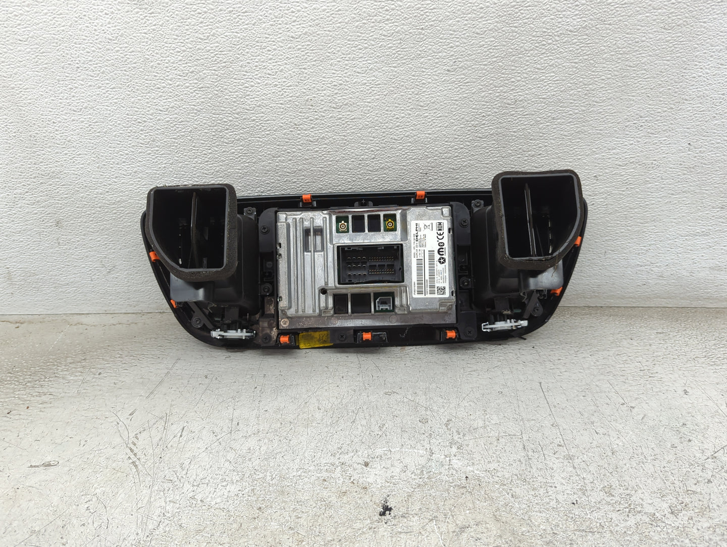 2018-2018 Chrysler Pacifica Information Display Screen - Oemusedautoparts1.com