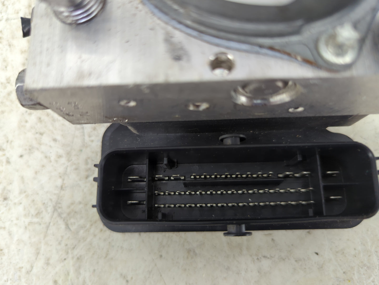 2017-2018 Chrysler Pacifica ABS Pump Control Module Replacement P/N:P68352226AA 68352226AA Fits Fits 2017 2018 OEM Used Auto