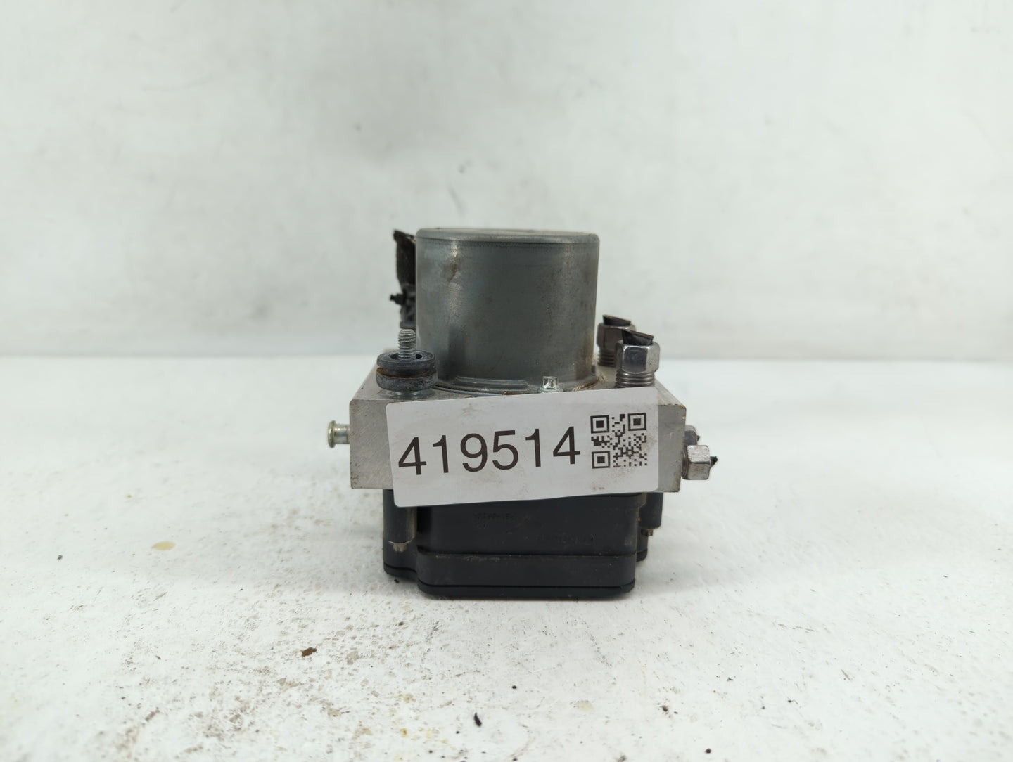 2017-2018 Chrysler Pacifica ABS Pump Control Module Replacement P/N:1571150 Fits Fits 2017 2018 OEM Used Auto Parts - Oemuse