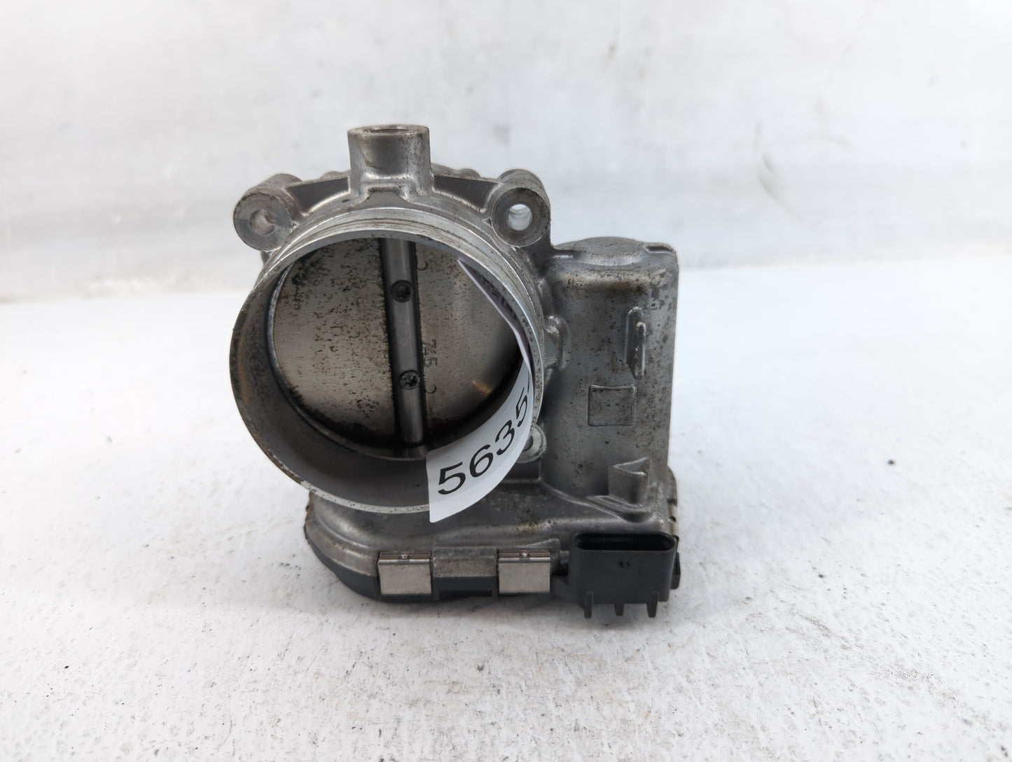 2011-2016 Chrysler Town & Country Throttle Body P/N:05184349AE 05184349AC Fits OEM Used Auto Parts - Oemusedautoparts1.com