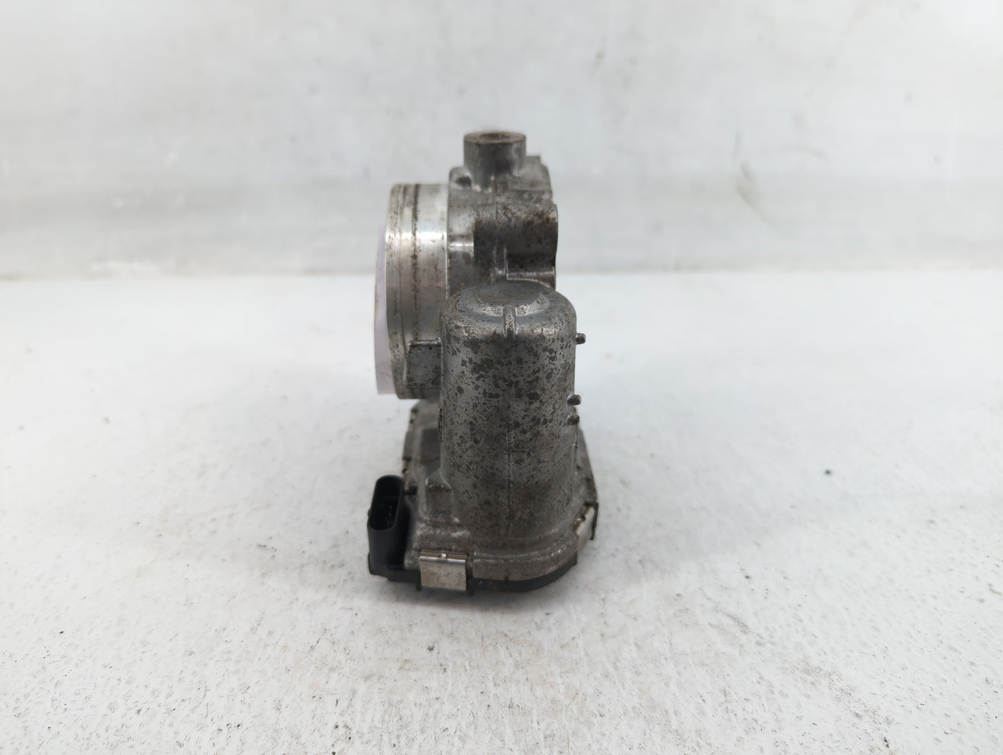 2011-2016 Chrysler Town & Country Throttle Body P/N:05184349AE 05184349AC Fits OEM Used Auto Parts - Oemusedautoparts1.com