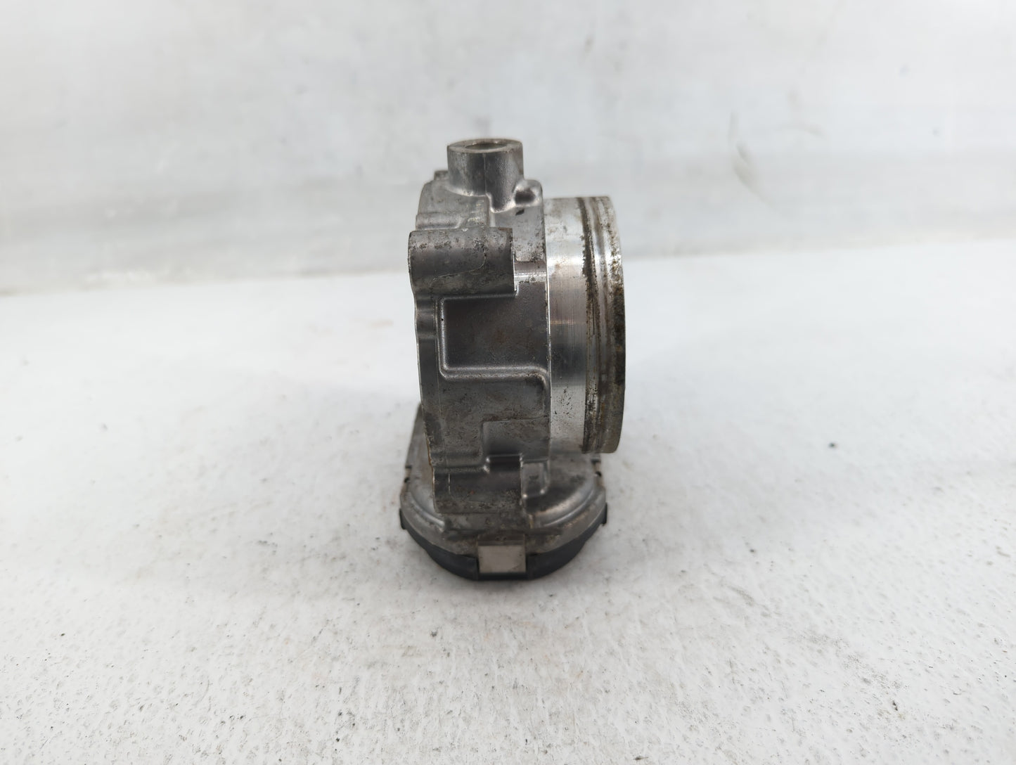 2011-2016 Chrysler Town & Country Throttle Body P/N:05184349AE 05184349AC Fits OEM Used Auto Parts - Oemusedautoparts1.com
