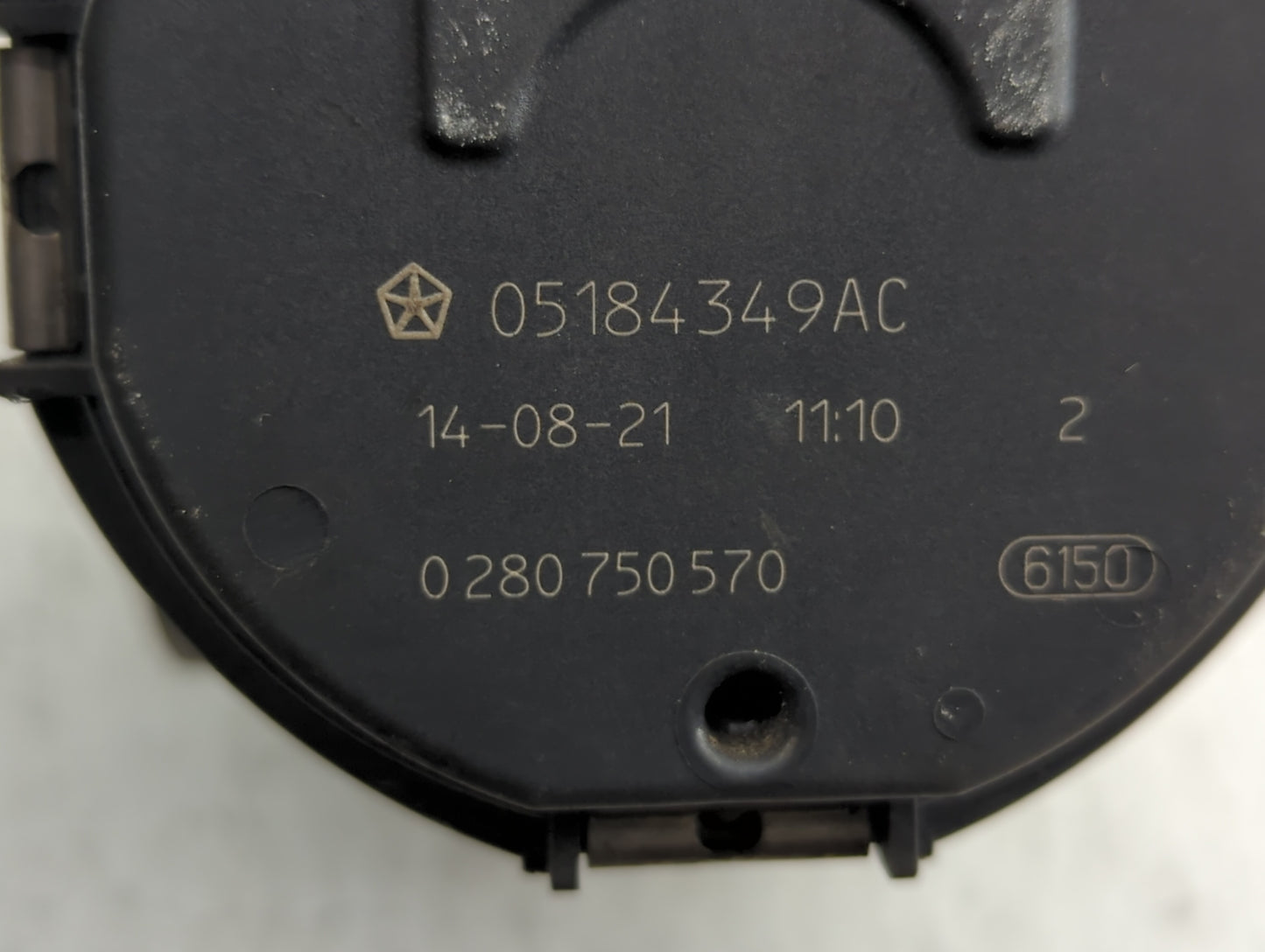 2011-2016 Chrysler Town & Country Throttle Body P/N:05184349AE 05184349AC Fits OEM Used Auto Parts - Oemusedautoparts1.com