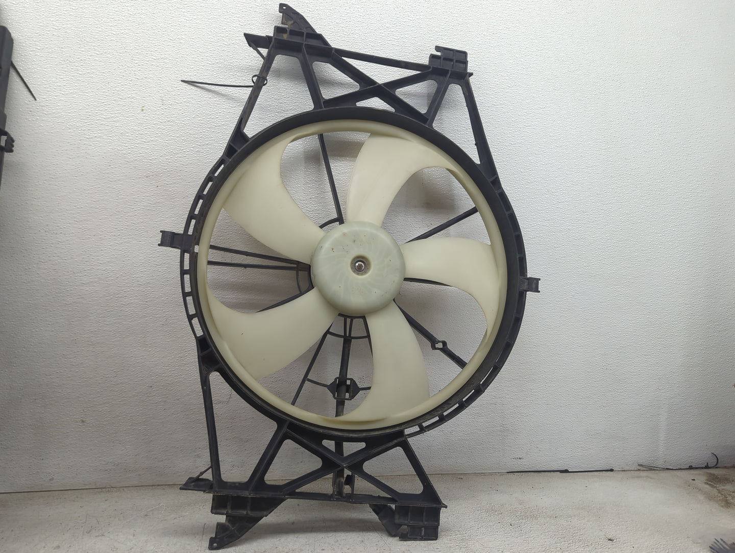 2018 Dodge 2500 Pickup Electric Radiator Cooling Fan Motor Assembly P/N:268000-9013 Fits OEM Used Auto Parts - Oemusedautopa
