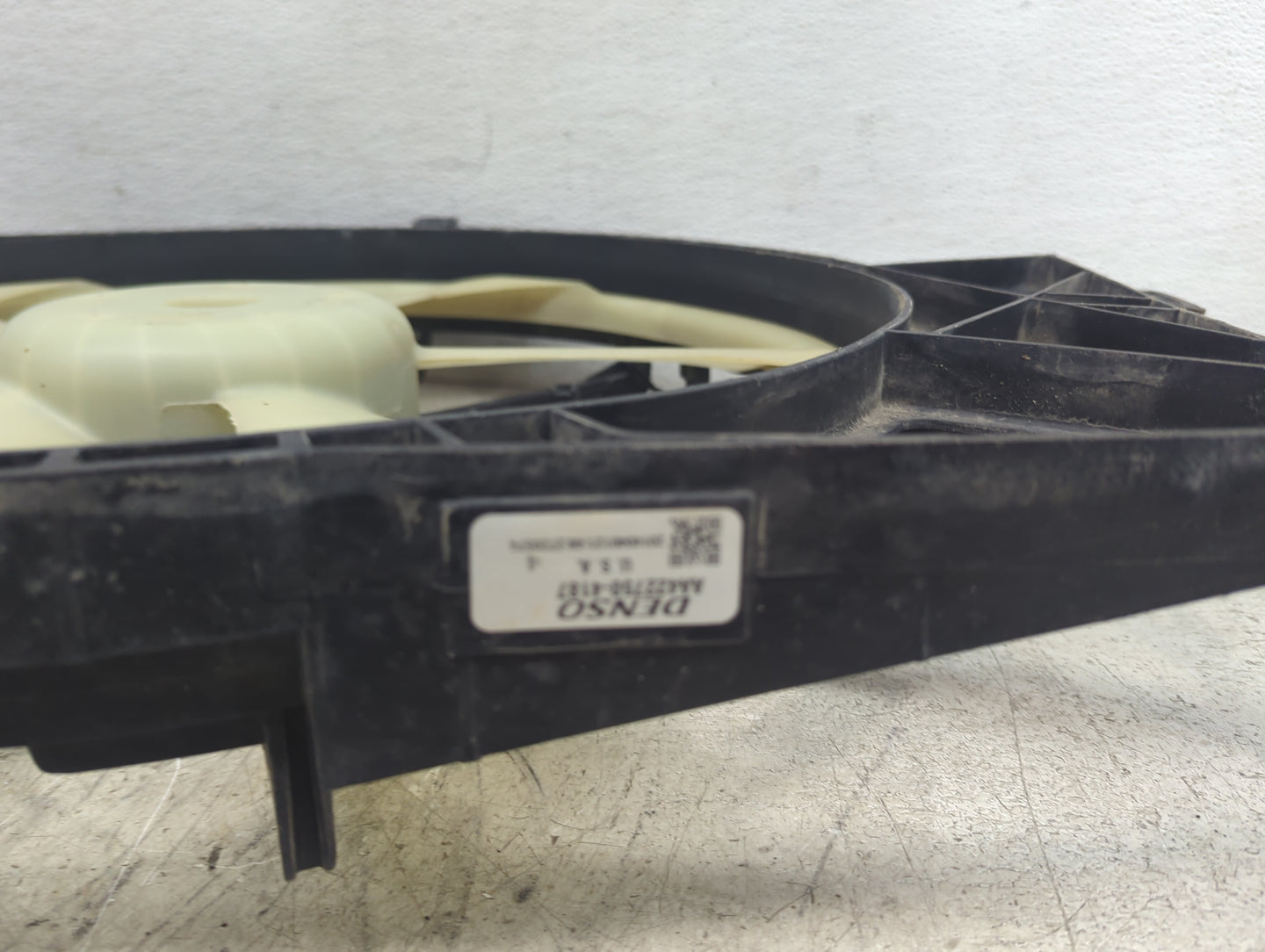 2018 Dodge 2500 Pickup Electric Radiator Cooling Fan Motor Assembly P/N:AM2778-4183 268000-9013 Fits OEM Used Auto Parts - O
