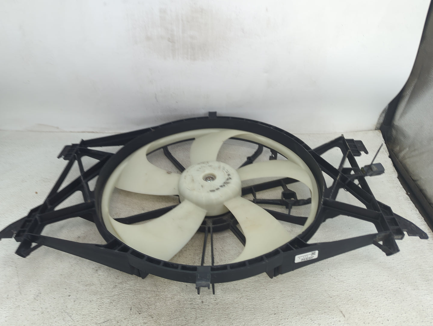 2018 Dodge 2500 Pickup Electric Radiator Cooling Fan Motor Assembly P/N:AA422750-4189 Fits OEM Used Auto Parts - Oemusedauto