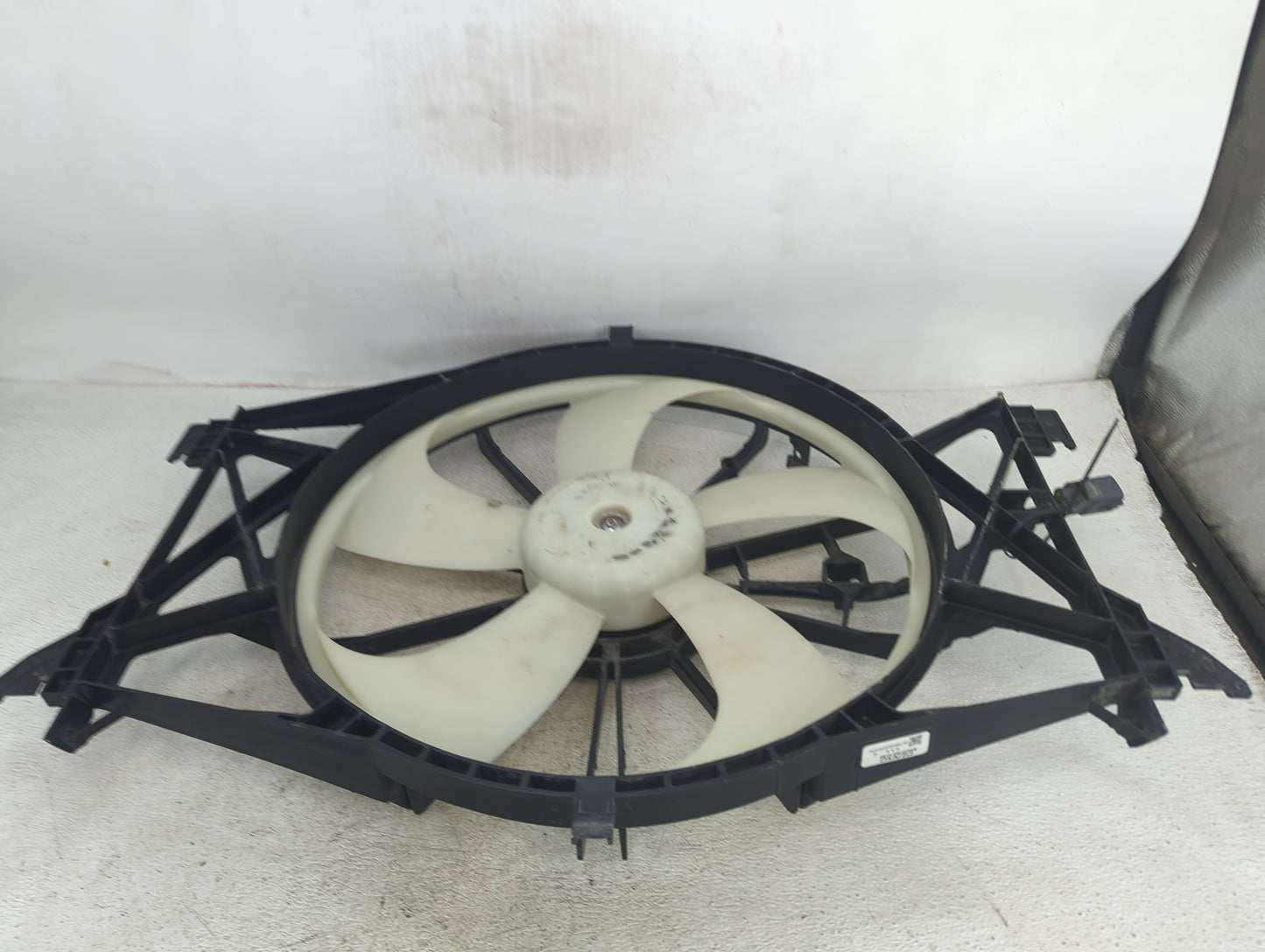 2018 Dodge 2500 Pickup Electric Radiator Cooling Fan Motor Assembly P/N:AA422750-4189 Fits OEM Used Auto Parts - Oemusedauto