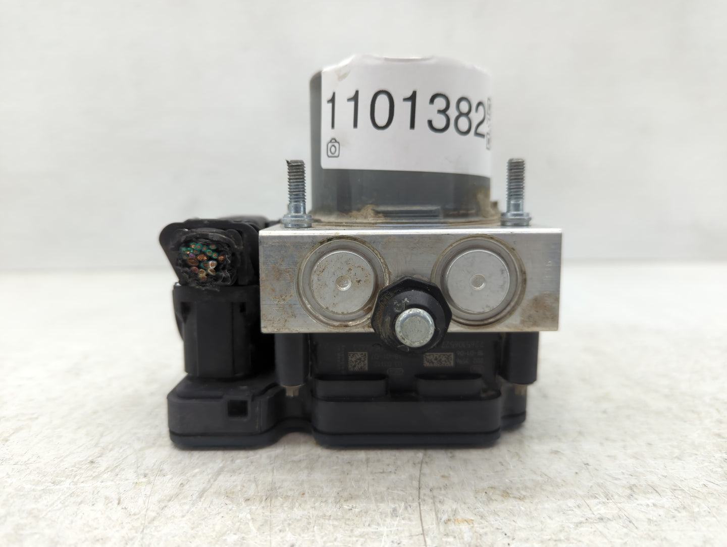 2018 Dodge Caravan ABS Pump Control Module Replacement P/N:68183803AD Fits Fits 2015 2016 2017 2019 2020 OEM Used Auto Parts