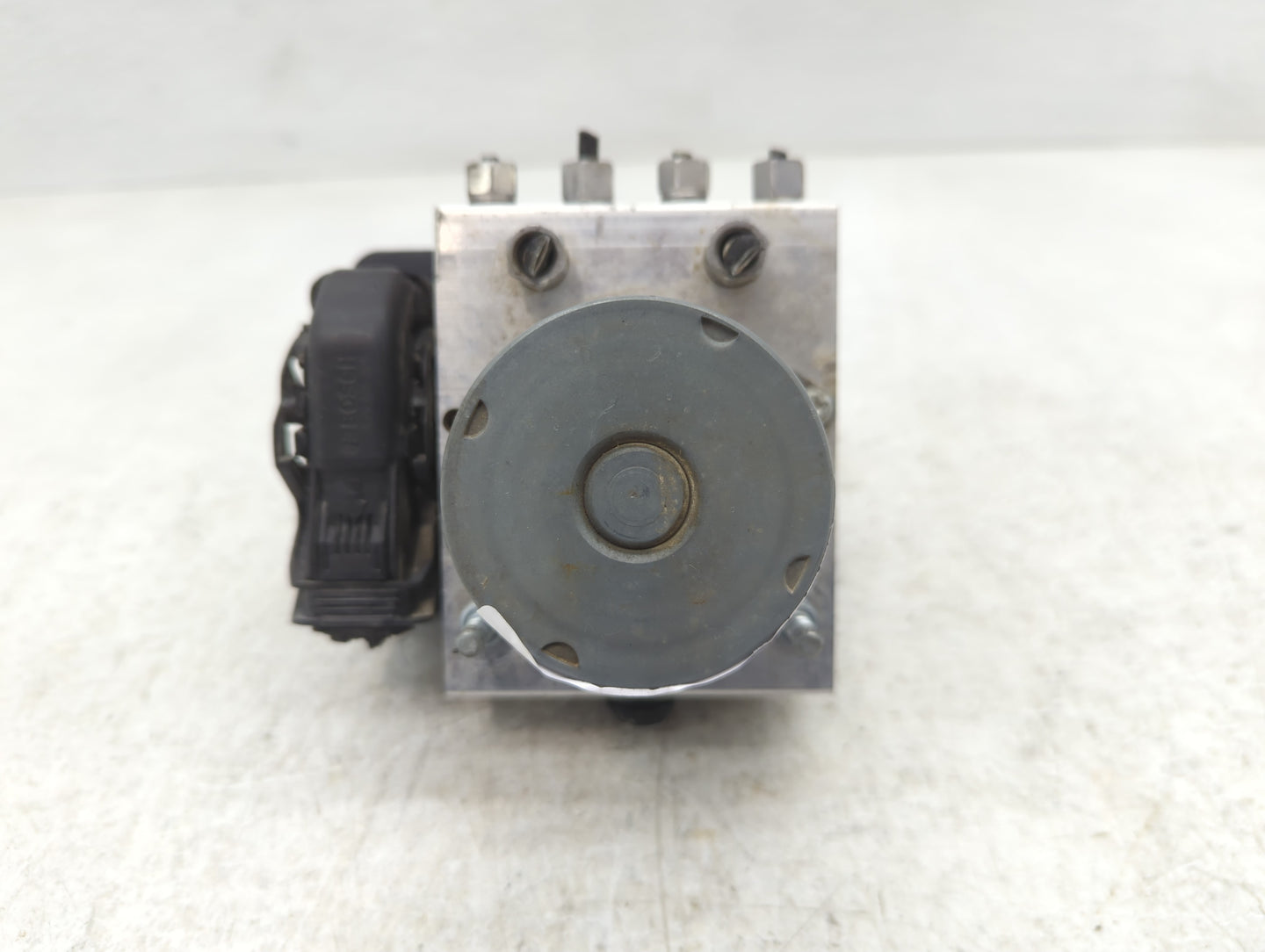 2018 Dodge Caravan ABS Pump Control Module Replacement P/N:68183803AD Fits Fits 2015 2016 2017 2019 2020 OEM Used Auto Parts