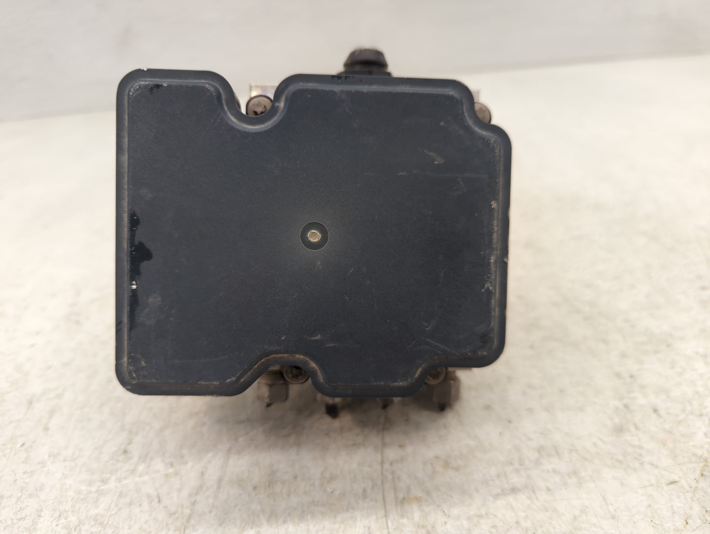 2018 Dodge Caravan ABS Pump Control Module Replacement P/N:68183803AD Fits Fits 2015 2016 2017 2019 2020 OEM Used Auto Parts