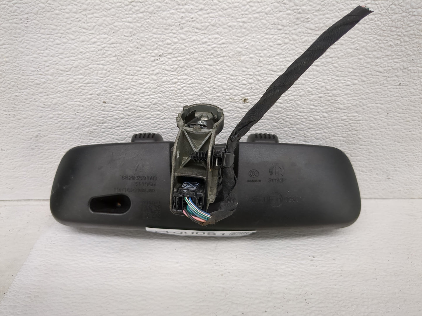2018 Dodge Caravan Interior Rear View Mirror Replacement OEM P/N:68203591AD Fits Fits 2019 2020 OEM Used Auto Parts - Oemuse